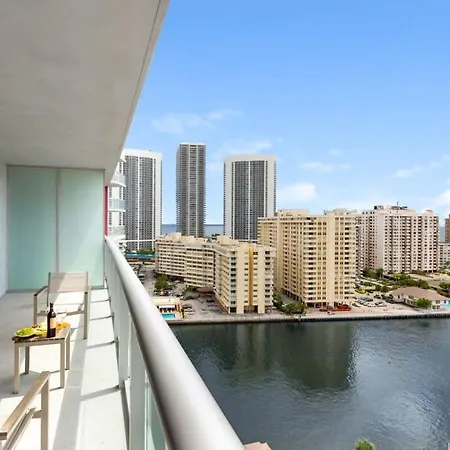 1 Bedroom Apartment Modern Resort Balcony & Gym